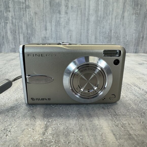 Fujifilm FinePix F30 Compact Digital Camera 6.3MP Tested Works - Picture 2 of 14